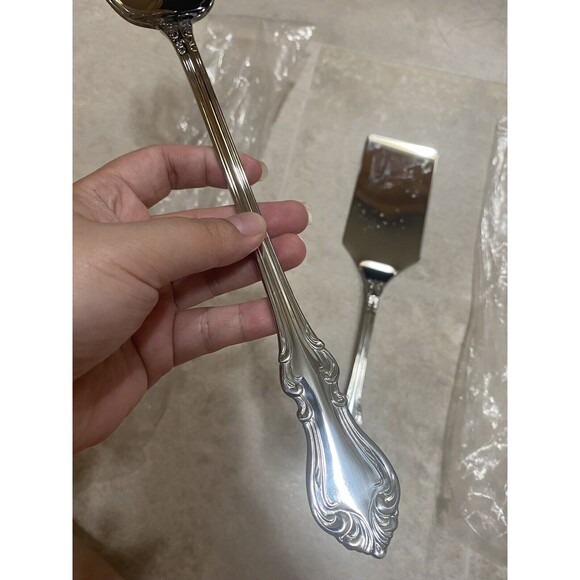 new Reed & Barton SHUBERT Stainless 18/10 Glossy salad fork and lasagna server - Picture 3 of 12